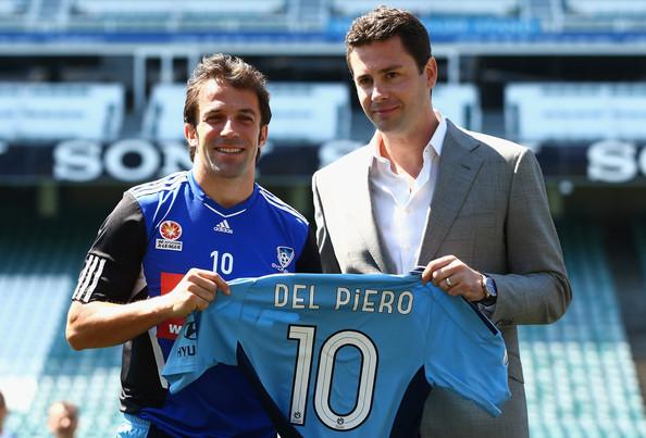CFC_Box's tweet photo. 5 September 2012, Alex resmi berseragam Sydney FC untuk 2 tahun &amp; dgn gaji tertinggi di liga Australia #AlexFact http://t.co/KTk89hQYkR