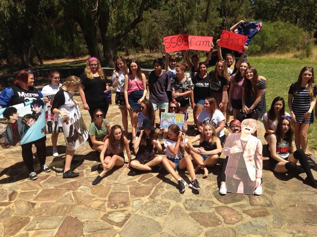 emcoIr's tweet photo. @Calum5SOS we had a meetup for your birthday yesterday in Perth #5sosperthrep http://t.co/r2iVA8TZ0l