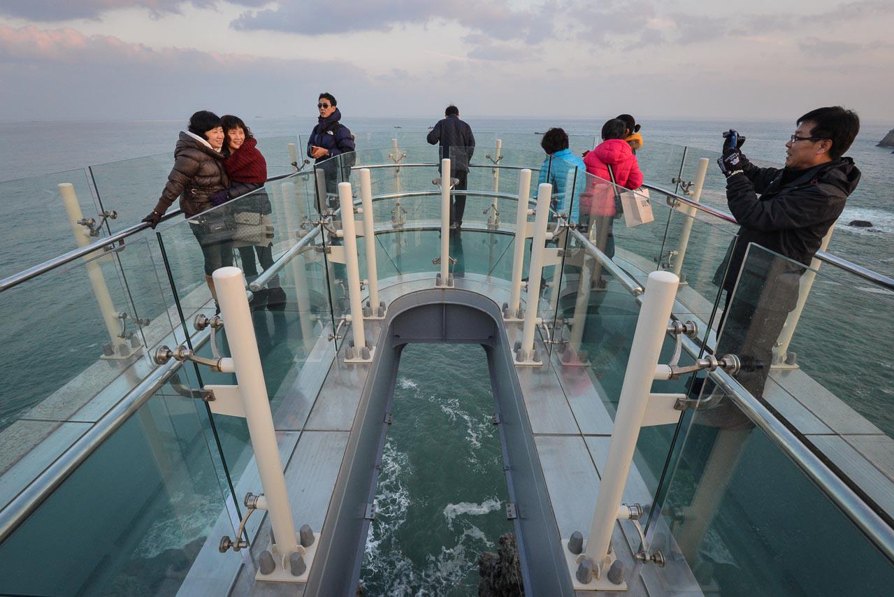 KTO Jakarta on Twitter: "#VISITKOREA Rasakan pengalaman seru berjalan diatas laut di Oryukdo Skywalk, Busan. Info: http://t.co/gSpIPsfmF3 http://t.co/D3jwwXyQAE"