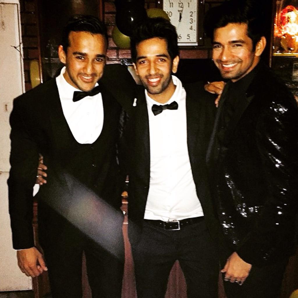 Vishals_Angels's tweet photo. @SVishal786 #party #friends #birthday #fun #vishalsangels 💃🎉✌ http://t.co/YlbZdu1jFe