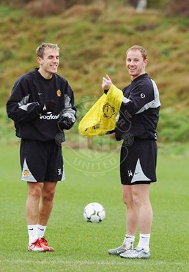 Happy Birthday for Phil Neville and Nicky Butt: Duo mantan pemain Man.United yg juga tergabung dalam Class of 92. 
