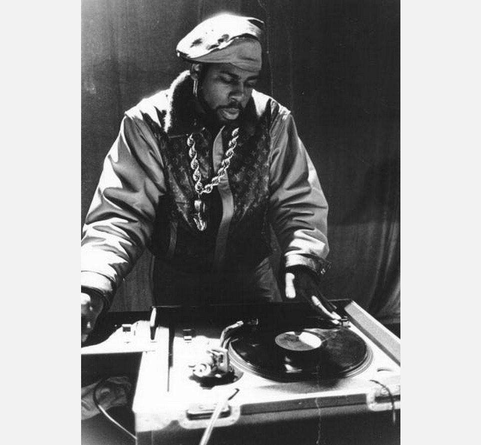 Happy birthday Jam Master Jay. One of the greatest DJ\s of all time would have been 50 today. 