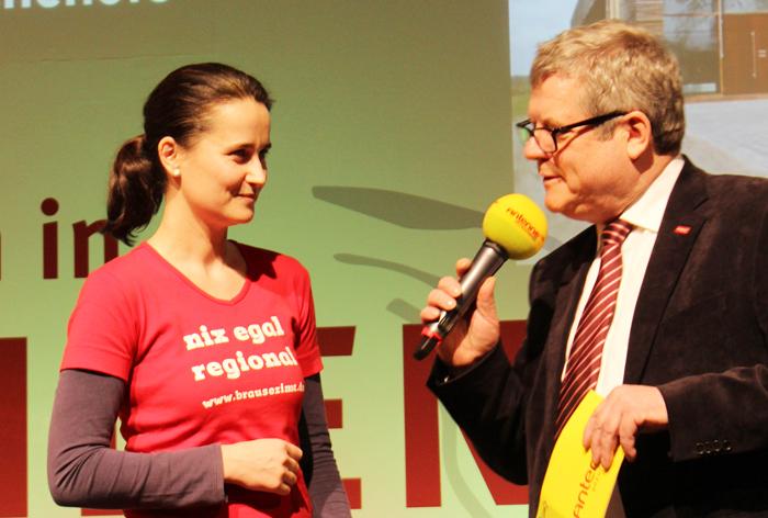 brausezimt's tweet photo. Grüne Woche 2015 und brausezimt mit auf der Bühne in der Brandenburg Halle :)
http://t.co/ZqpAvURcN6 http://t.co/xXNY6tApbx