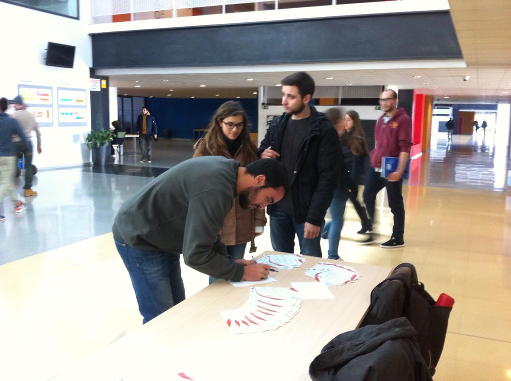 MalagaCom's tweet photo. Estamos en la Escuela Técnica superior de Ingeniería de la @InfoUMA acércate y crea tu #juniorEmpresa @FactorE_UMA http://t.co/7slEFoDt1k