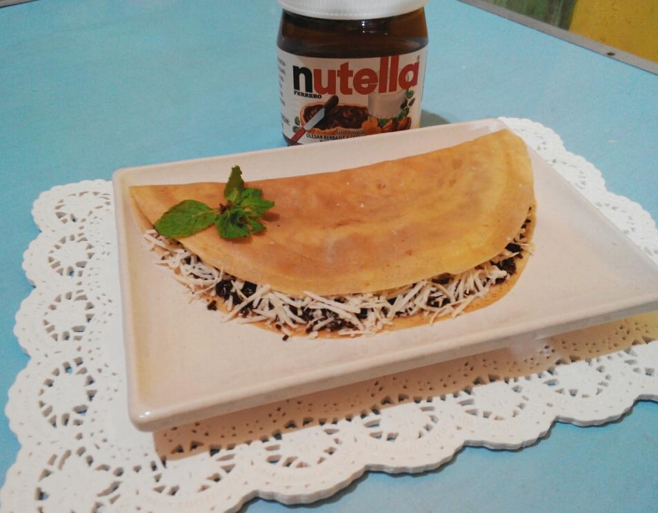 Lekker crepes Nutella Cheese yummy, kriuk-kriuk manis gurih lezatttt. Monggo mampir ke Omanis. Salam maknyusss :)