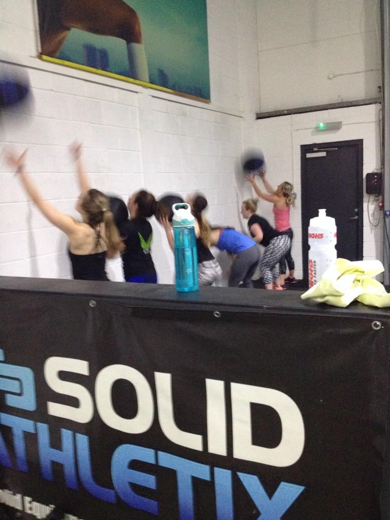 Girls get Strong. Love a 6am Wall Ball. <a href="/WolversonFit/">Wolverson Fitness</a> <a href="/KineticaSports/">Kinetica Sports</a> @nikewomen @NikeUK @paulkerrpt @SolidAthletix