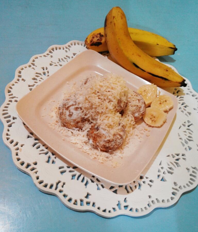 Poffertjes Pisang Keju, roti khas Belanda dg isian pisang yg manis &amp; topping keju. Enak &amp; mengenyangkan :D