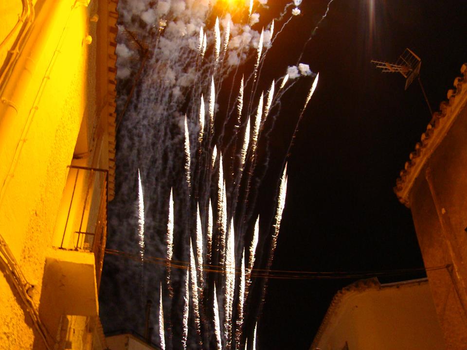 Adonaiis's tweet photo. Una cosa es verlo, y otra es sentirlo. Hasta el año que viene, #SanSebastian #Fiñana http://t.co/5NYNQdC9Ug