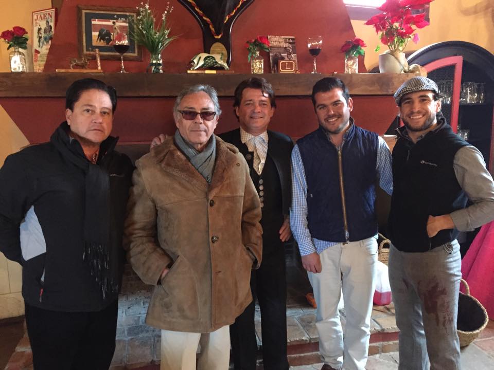 tauraula's tweet photo. @GalanTorero y @JavierorozcoR de tentadero en Torrehandilla y Torreherberos junto a Vicente Ruiz "El Soro" http://t.co/cnQyR0q2sD