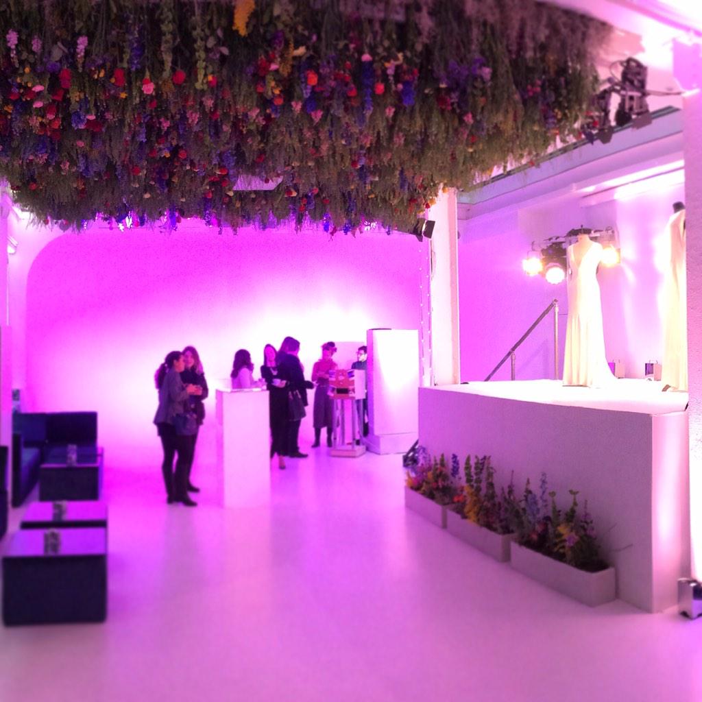 PackshotFactory's tweet photo. All looking great at @icetankstudio for tonight's #weddinginatank #tanked #packshotfactory http://t.co/uKpbqNlLSQ