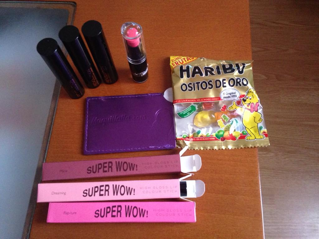 Subiendopaabajo's tweet image. Ya en mis manos el pedido de @maquillalia 😍cada vez me gusta mas @makeup_rev_es #maria de los #superwow espectacular