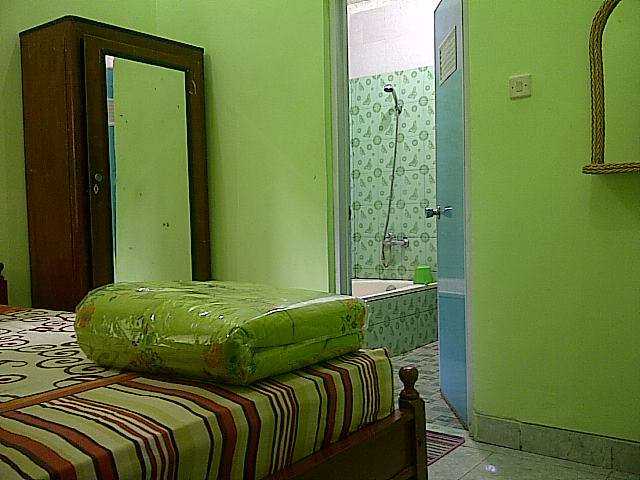 Homestay_kost's tweet photo. 3rooms AC,TVcable 32",RefrigerAtor,Galon,KitchenSet,2K.M bathtup WaterHeater,Garage,24hour security
Jl.kaliurang km9 http://t.co/arhYMgNjV6