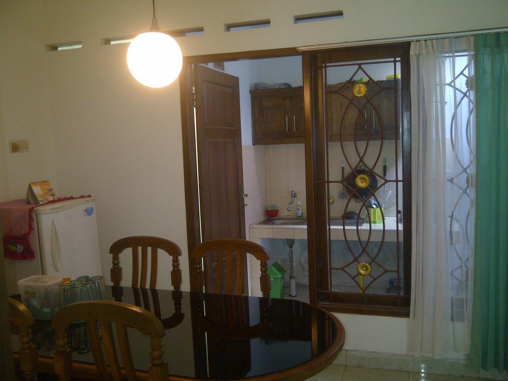 Homestay_kost's tweet photo. 3rooms AC,TVcable 32",RefrigerAtor,Galon,KitchenSet,2K.M bathtup WaterHeater,Garage,24hour security
Jl.kaliurang km9 http://t.co/arhYMgNjV6