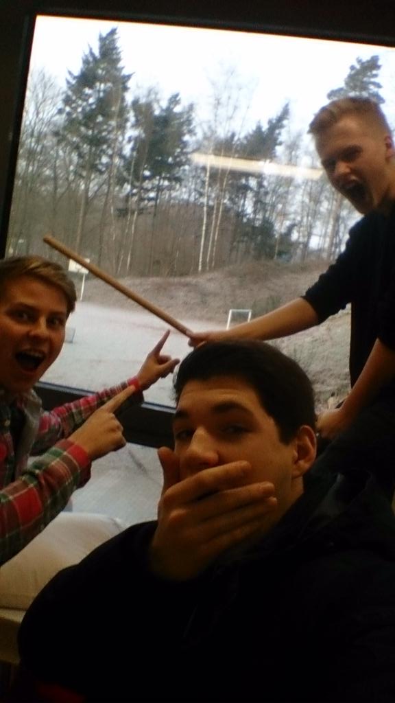 misterhenso's tweet photo. What it looks like when ur excited about first frost #twitterstorians #fakersgonnahate http://t.co/h89gLVuvKv