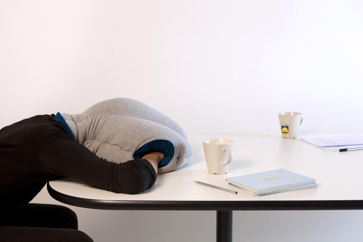 pizzahutmsia's tweet photo. Alangkah baiknya kalau ada bantal ni sekarang! Zzz #PHFun http://t.co/71DgVjg3Re