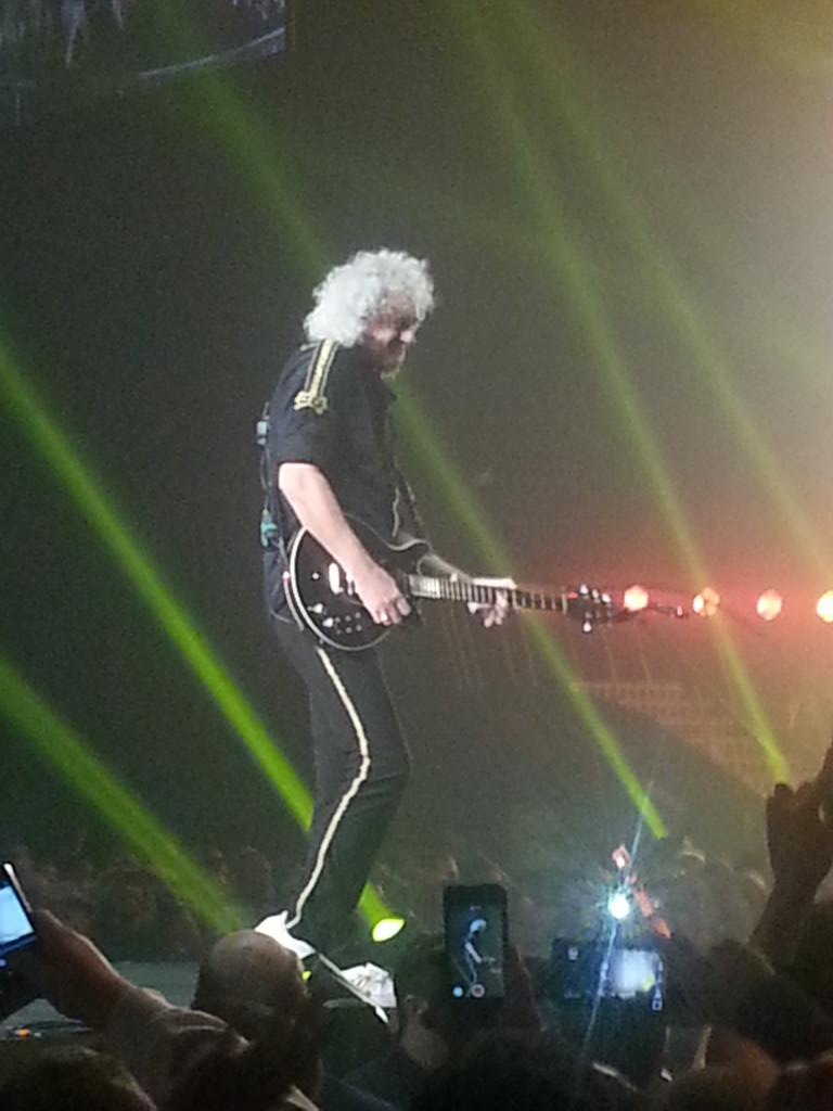Andyfrommorley's tweet photo. @DrBrianMay  rocking it out last night @leedsarena giving the fans the ultimate performance!!! Amazing gig, thank you http://t.co/TXsIvCnnbV