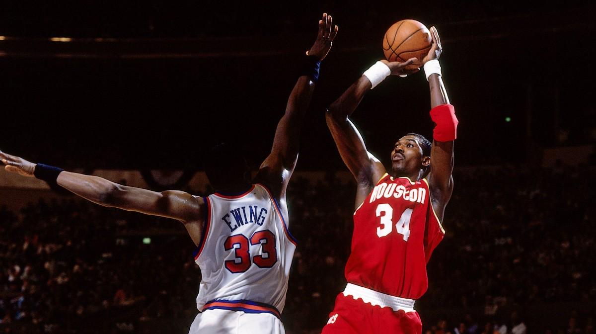 Happy birthday to Nigeria\s foremost basketballer Hakeem Olajuwon. He turns 52 today. Photo:  