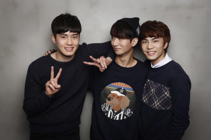 jungsungha's tweet photo. 사랑하는 6년지기 베프들과♡ with my bfs!! #이미지사진 #친구 http://t.co/IRxkrxXZUB