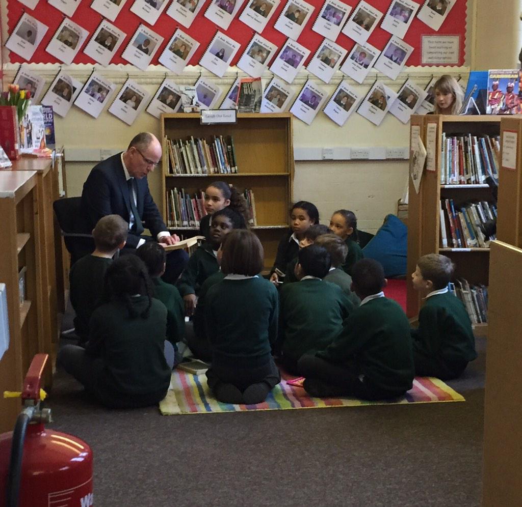 Nick Gibb MP reads to Stroud Green Primary School children to launch <a href="/ReadforMySchool/">Read for My School</a> #RFMS #1millionbooks
