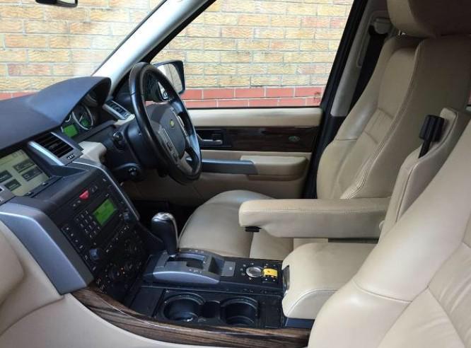 ADCARSALES's tweet photo. Range rover sport 2.7TD HSE 

4WD, sat Nav, heated leather, TV function, Xenons 

£17,500 http://t.co/CDR9hyXVXa