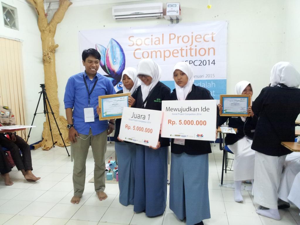 relawan_kfp's tweet photo. Daan selamat u/ SMA 1 Klaten yg berhasil menjadi juara pertama #SPC2014.Kalian memang #PelajarHebat!Tetap berkarya ya http://t.co/itqrntKiAm