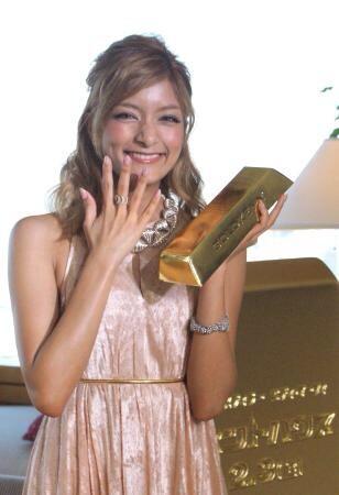 ro_ro_rapic_'s tweet photo. 【ローラ美しいと思ったらRT  】

#ローラ 
#rola http://t.co/eAZuh38IXu