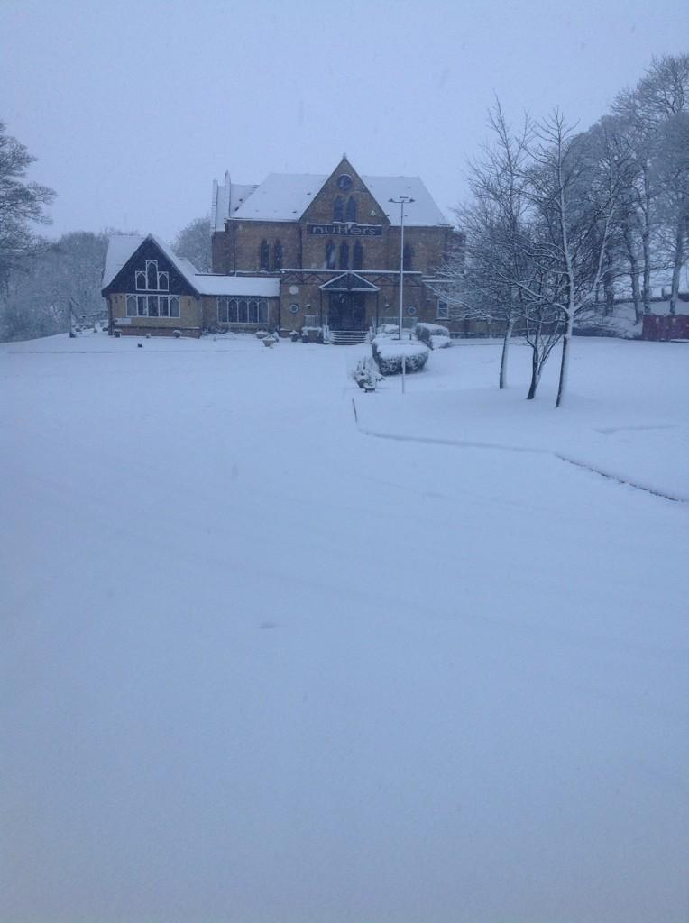 nutsfood's tweet image. Lunch service gonna be interesting #GettingDeep #ShovelsOut #Snow #Rochdale