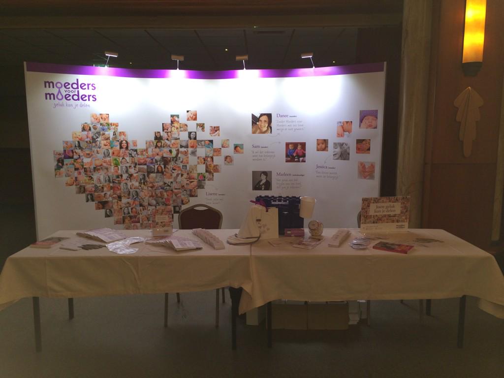 Met onze mooie nieuwe <a href="/MoedersVMoeders/">Moeders voor Moeders</a> stand aanwezig op de Dag van de Eerstelijn! Tot straks! @HotelZuiderduin