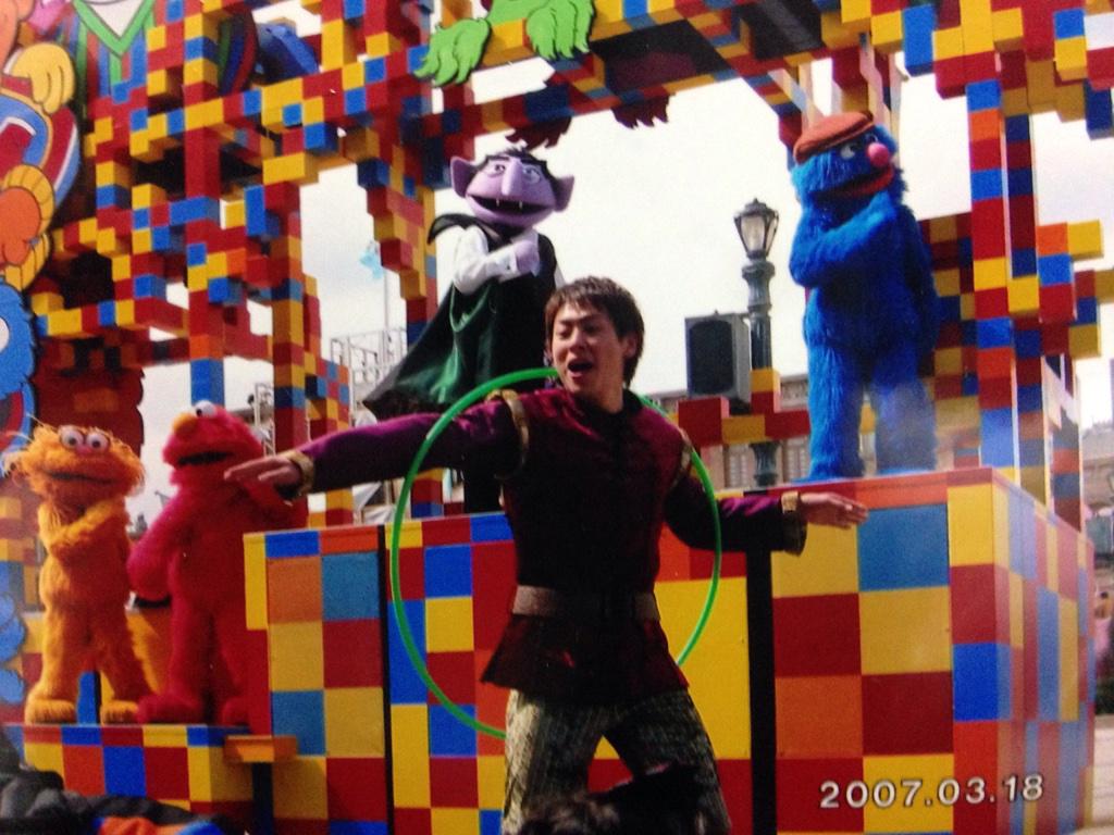 ___miii1207's tweet photo. 小4のころ、家族でUSJに行った時、
まだ山下健二郎いました。
お母さん。ありがとう。
もうこんな思い出忘れません。
健ちゃん。輝いてます☽⋆゜ http://t.co/lnEPz6JM1R