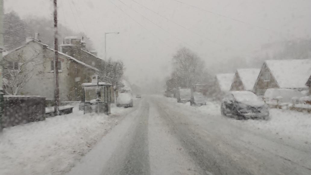 PCSO7637's tweet image. Market St #Whitworth #Shawforth a little earlier. Gritter has been down again so it has improved. #UKSnow
