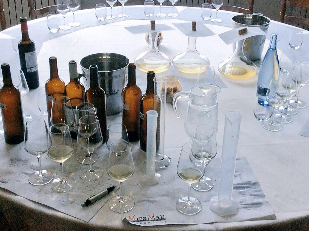 MishimaBCN's tweet photo. Diumenge vam fer el cupatge del nou vi blanc de Mishima. Fa caure de cul. No tenim nom. Ens ajudeu? @doterraalta http://t.co/wV4nLsewm7