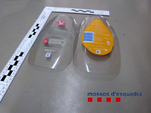 DiarideGirona's tweet photo. Detenen dues dones a Girona quan intentaven robar en un pis amb el mètode de la radiografia. http://t.co/KNREVhOFXP http://t.co/2gedYuLoYx