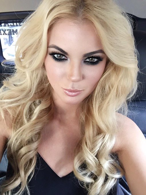 Who's your #WCW ? http://t.co/osl5NKjtkd<a href="/tag/wcw"class="tags">#WCW</a>