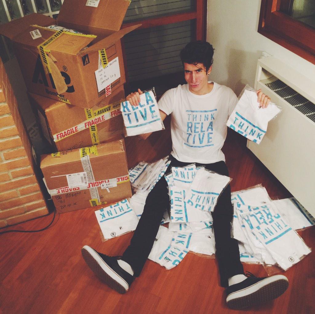 matteoticca's tweet photo. Belle le nostre tshirt eh?
Le troverete al nostro raduno!
#ThinkRelative http://t.co/P8p0PNkUHI
