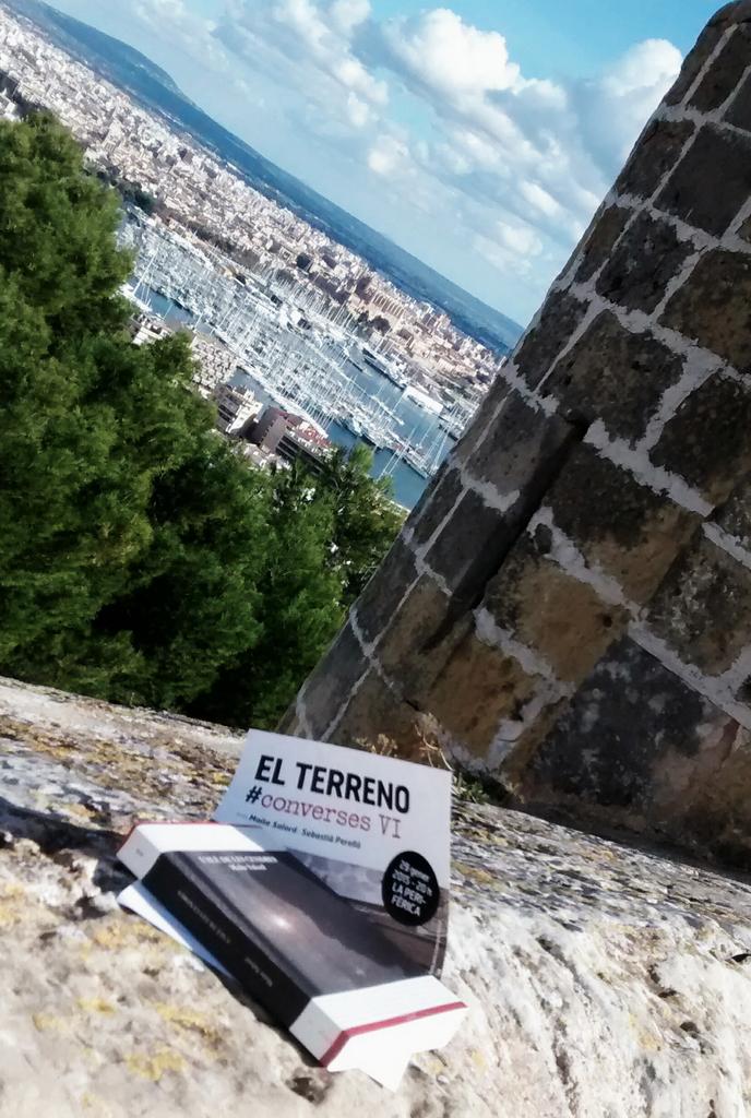 salvemelterreno's tweet photo. "Entre el passat i el present, la verdor d'una terra que vol (re)viure", @sportellclar
#conversesVI #cocreamcultura http://t.co/CkyQRHK7Yy