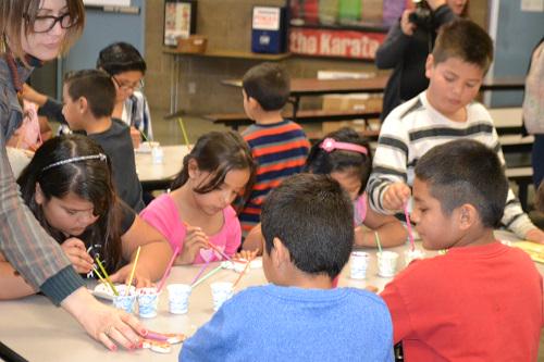 EastValleyCHC's tweet photo. Amazing students from Washington Elementary in Pomona helped to paint butterflies for our mural! #catchinghope http://t.co/VWy3eSl68h