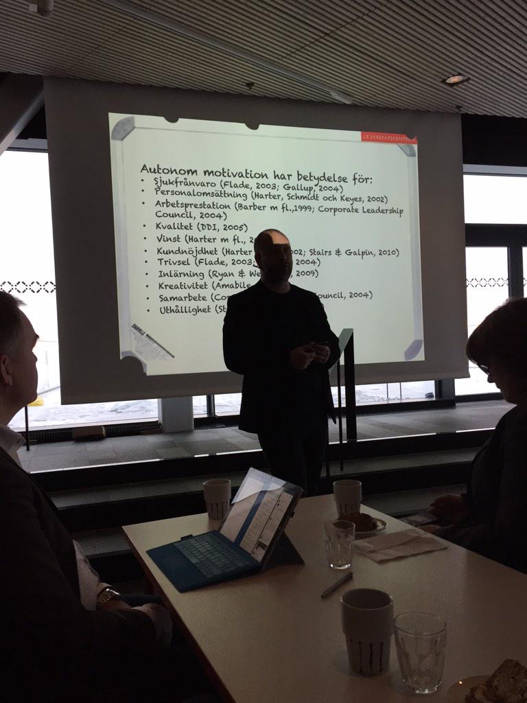 SciencePsy's tweet image. Ledarskapscentrums Stefan Söderfjäll föreläser på Väven i Umeå. Om att mäta motivation och Ledarskap. #vdka