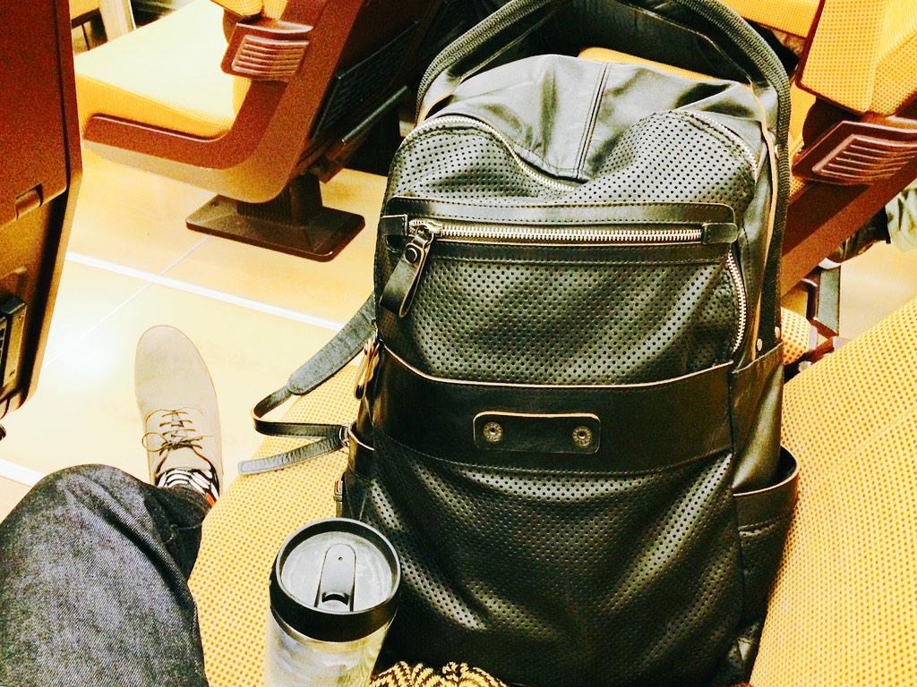 markusolsenbags's tweet photo. ¡El cuero se lleva! y más en tus mochilas,hoy @GEDEONGUARDIOLA  nos envía esta foto con su nuevo complemento de moda. http://t.co/zEGjcadP0v
