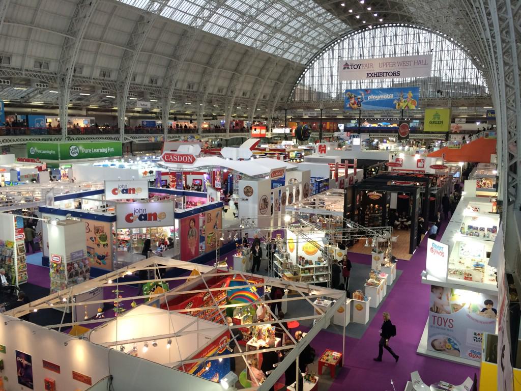 StudioLiddell's tweet photo. Feeling like big kids @toyfair2015 #toyoverload http://t.co/a5ObPJXiiU