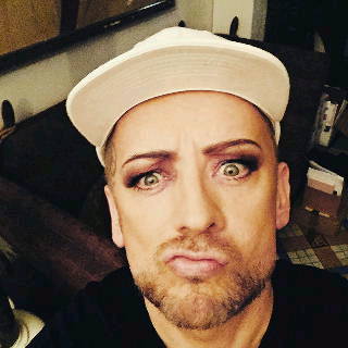 ChiaLoveBG4ever's tweet photo. "@BoyGeorge: Tonight! #Freernutrition #Matabolic @freernutrition book launch drama! http://t.co/8alWhwbT3H" http://t.co/mQddFj8QKK