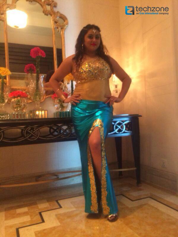 v_namitha's tweet photo. I'm performing for Raadan production "Evergreen 80's" there are some of the pics for you Gettin ready for the dance! http://t.co/EeIWO5Iev0