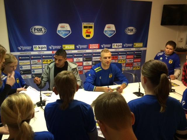 CambuurVerbindt's tweet photo. De kids van @PfSLeeuwarden hebben zojuist hun engels geoefend met  #cambuur speler Vytas, Marlon Pereira was de tolk. http://t.co/q5PzoHWcnm