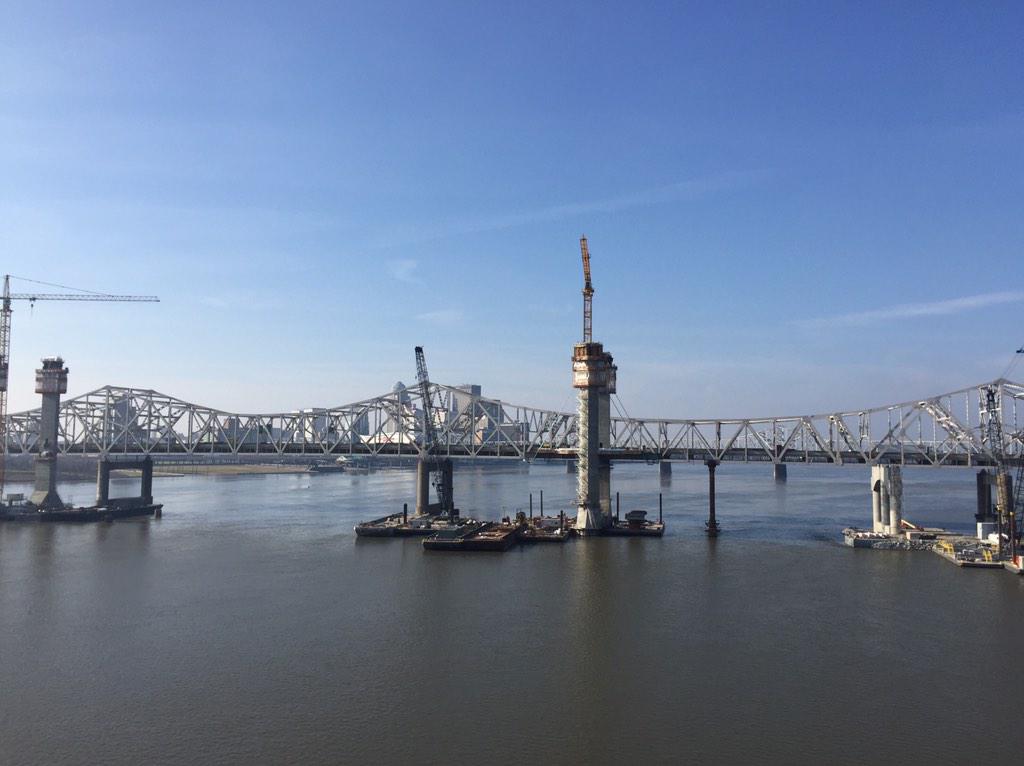 c_write's tweet photo. Kentucky formally joins #EZPass, which was selected last year for bridges project #tolls http://t.co/ZPR1nH2u9q #ORBP http://t.co/bAIjc5hj6W