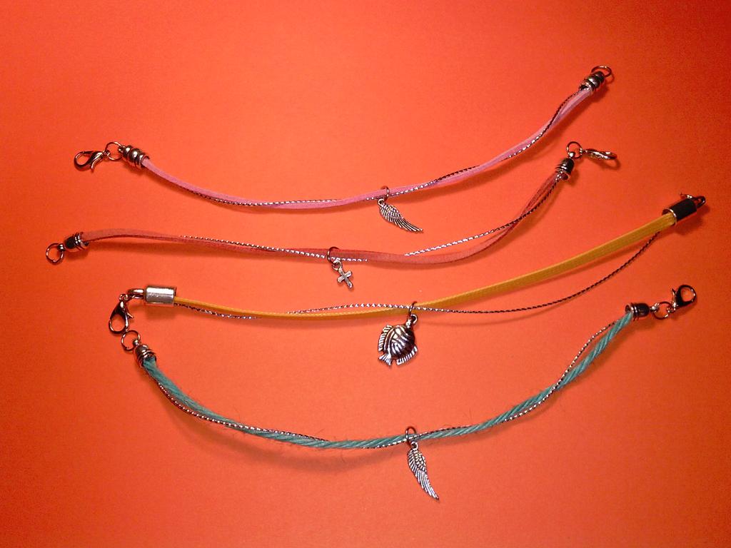 de_caprichos's tweet photo. Pulseras en colores vivos!! No te quedes sin la tuya 👌😉 http://t.co/IU2huZbOCC