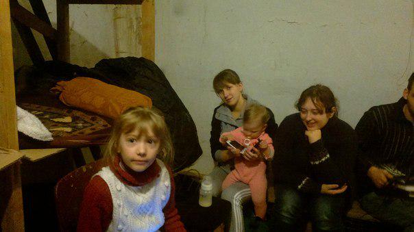 Дети донбасса в подвале. Дети Донбасса дети войны.