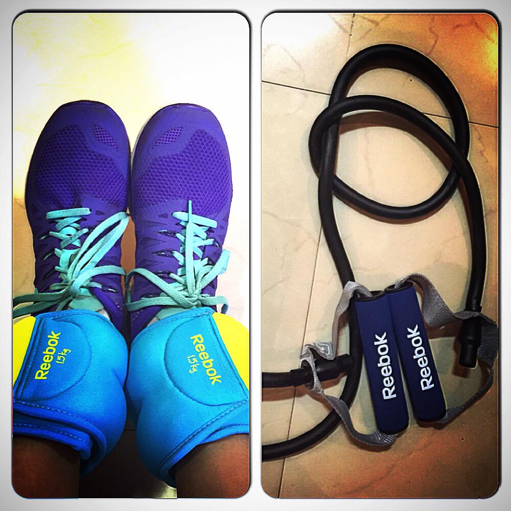 nikifyinglife's tweet photo. Dear gained weight, get out of my life! #ankleweights #resistancetubes #reebok  #getbackontrack #ultimatum #onemonth http://t.co/evjUgrUS7N