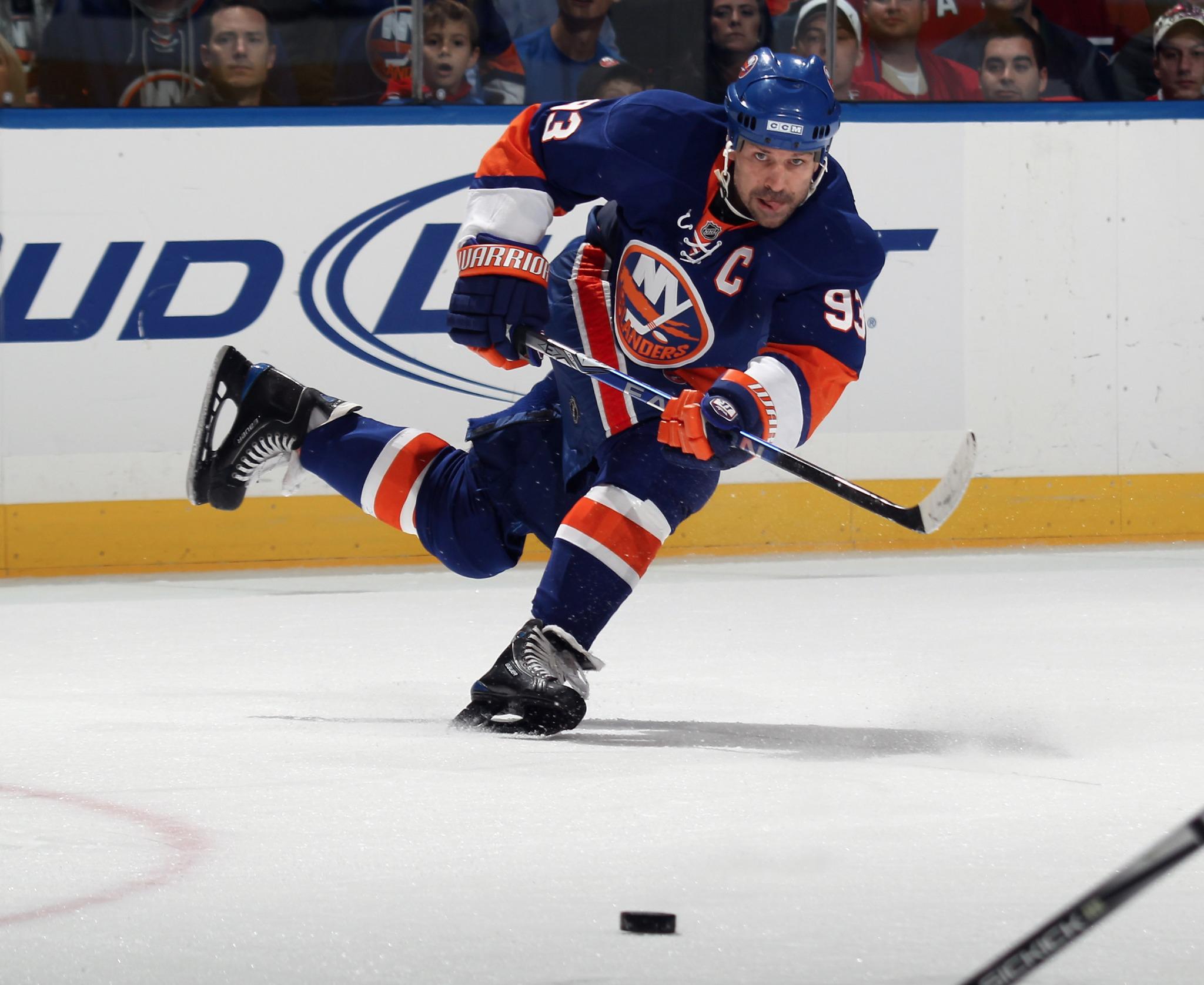 Happy birthday to former Captain and current Assistant GM/Assistant Coach, Doug Weight! 
