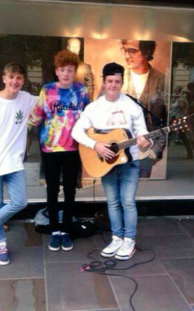 Happy birthday Giles!!! Hope you have a great day and I hope to see you soon!  cxx  