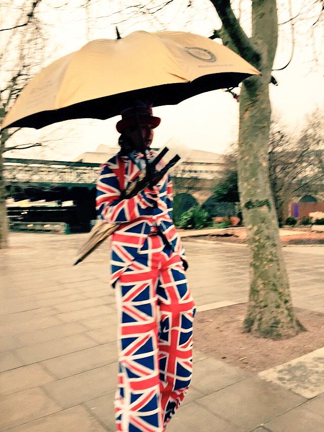 echo_falls's tweet photo. We're still handing out brolly's in exchange for Tweets, come on down to the South Bank! #StayDryWithEchoFalls http://t.co/STfdDwmD6p