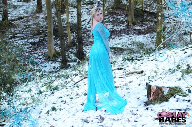 1 pic. "@cosplaybabesxxx:  http://t.co/9AF0nbbuNR @Yuffie_Yulan as #elsa http://t.co/vZ77x1jKpK http://t